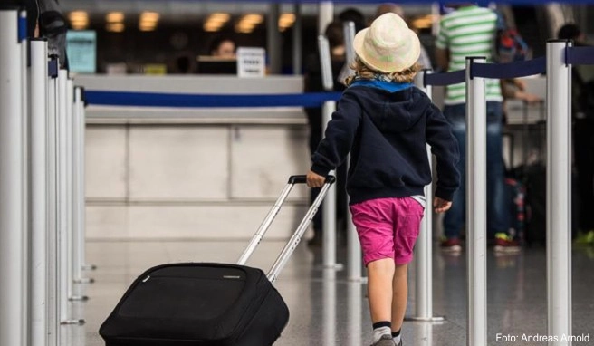 Wer von Deutschland aus mit dem Flieger in den Sommerurlaub startet, braucht viel Geduld. Vor allem der Sicherheitscheck bereitet den Flughäfen bei hohem Passagieraufkommen große Probleme Wer von Deutschland aus mit dem Flieger in den Sommerurlaub startet, braucht viel Geduld. Vor allem der Sicherheitscheck bereitet den Flughäfen bei hohem Passagieraufkommen große Probleme