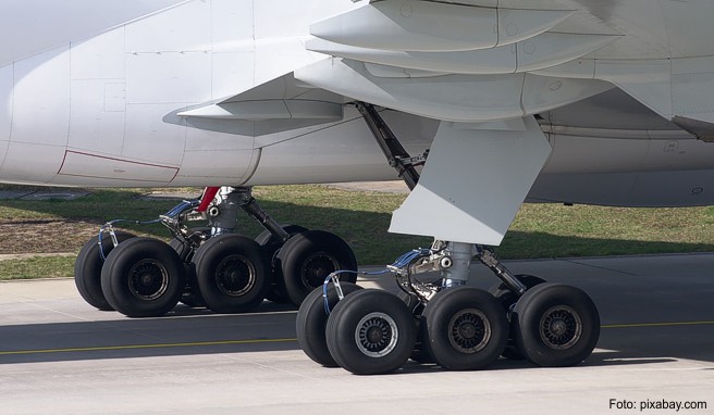 Kein außergewöhnlicher Umstand: Verspätet sich ein Flugzeug wegen eines beschädigten Reifens, erhalten Reisende eine Entschädigung
