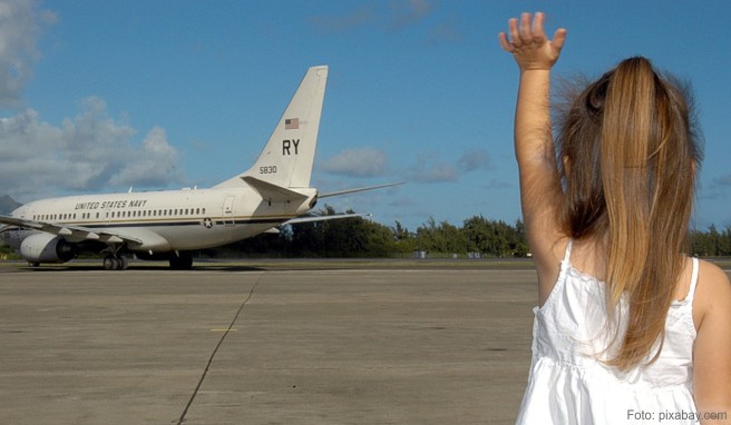 Kinder alleine im Flugzeug auf Reisen