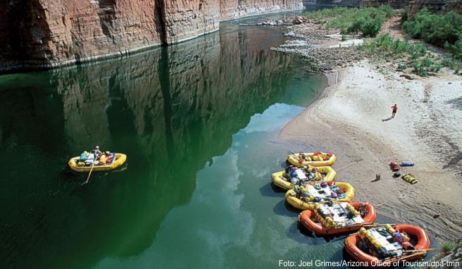 Schlauchboote in der Schlucht: Mutige Touristen zieht es zum Rafting auf den Colorado River