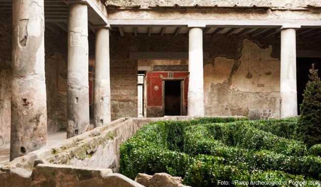 Das «Haus der Liebenden» war in den 30er Jahren bei Grabungen entdeckt, aber 1980 durch ein Erdbeben schwer beschädigt und dann lange geschlossen worden. Das «Casa degli Amanti» wurde jetzt wieder für Besucher geöffnet