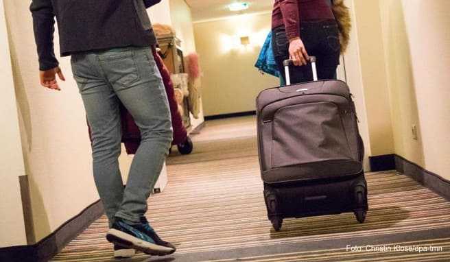 Verspätung Fluggesellschaft muss Hotelkosten zahlen