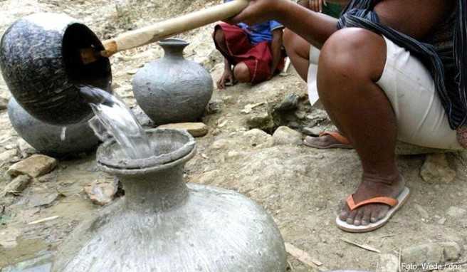 Solche Schöpfkellen kommen in indonesischen Badezimmern zum Einsatz: Das Wasser wird damit über den Körper geschüttet.