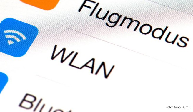 Flugreisen WLAN im Flugzeug – Airlines bleiben skeptisch