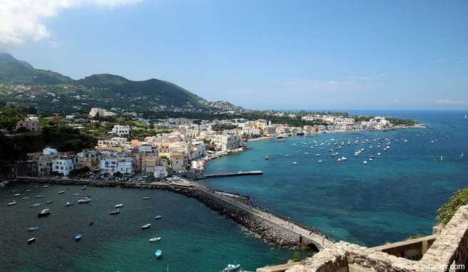 Urlaub auf Ischia  Heiße Quellen und Vulkangipfel auf Ischia