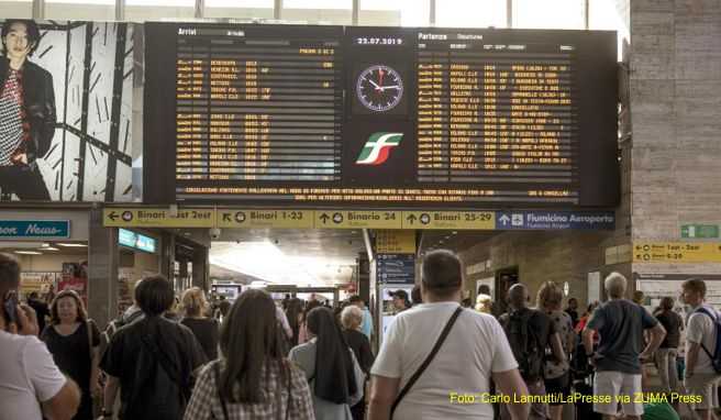 Wegen eines Feuers wurden 40 Züge zwischen Florenz und Rom am Montag (22. Juli) komplett gestrichen. Streiks könnten am Mittwoch erneut den Bahnverkehr stören