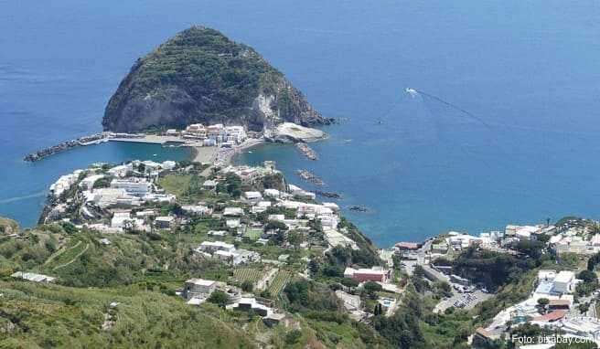 ITALIEN  Wandern auf Ischia am Golf von Neapel