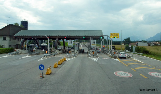Mit dem Auto nach Italien  Zahlung mit Kreditkarte an Mautstationen prüfen
