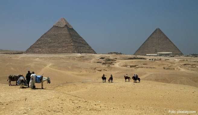 Angst vor Anschlägen: Rund um die Gizeh-Pyramiden patrouilliert das Sicherheitspersonal mit Maschinengewehren.