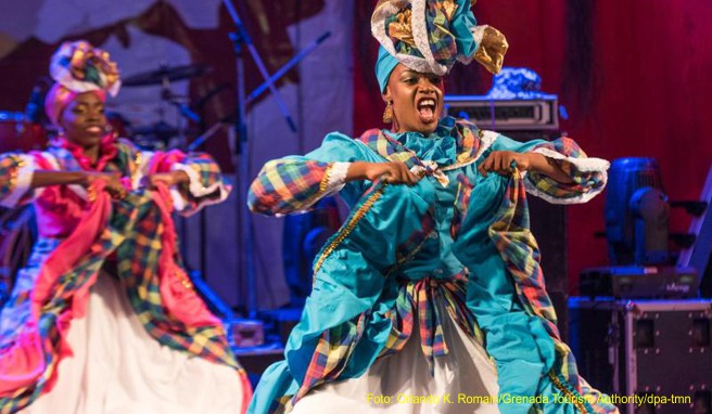 Beim Maroon & String Band Festival auf der Karibikinsel Carriacou können Besucher Ende April westafrikanische Gebräuche, Musik und Tänze erleben