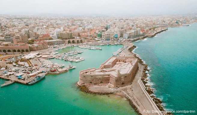 Heraklion von oben: Kretas Hauptstadt bietet viele Sehenswürdigkeiten und ist auch in der Nebensaison ein lohnenswertes Ausflugsziel für Touristen