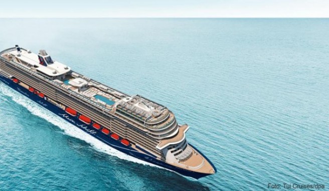 Mein Schiff 1  Taufe beim Hamburger Hafengeburtstag