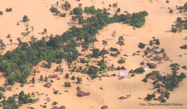 Nach dem Bruch des Damms Xepian-Xe Nam Noy sind in Laos Tausende Häuser und Wohnungen weggespült worden