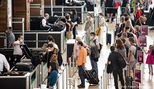Fluggäste der Lufthansa sollten sich auf lange Wartezeiten beim Check-In einstellen