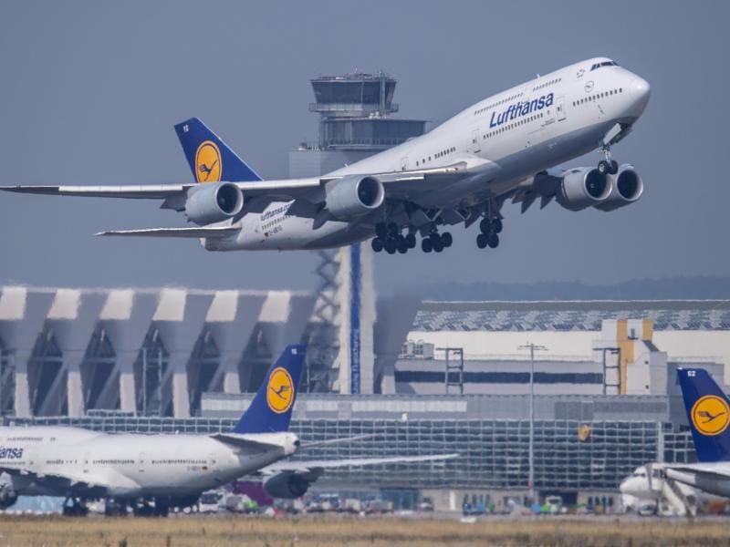 Diversität an Bord  Lufthansa streicht Begrüßung «Damen und Herren»