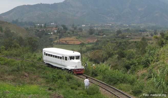 Mit Luft gefüllte Gummireifen statt Stadträder: Die »Micheline« auf Madagaskar stammt aus den 1950er Jahren