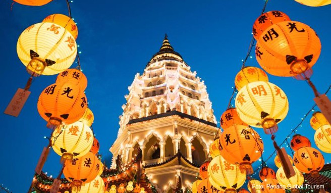 Der Buddha-Tempel Kek Lok Si ist eine der Sehenswürdigkeiten auf Penang - man sieht ihn auch vom Penang Hill aus.