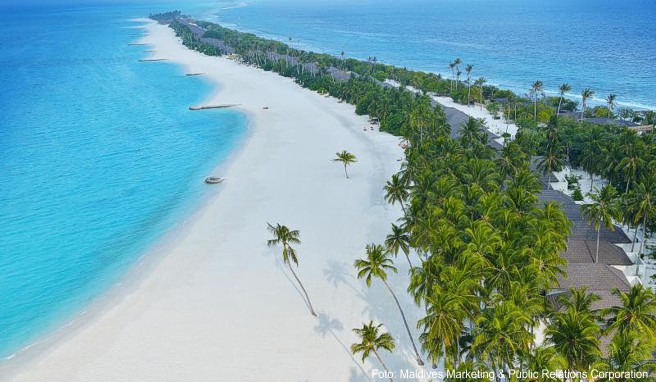 Die Malediven bestehen aus mehreren Atollen, die oft kaum mehr als einen Meter aus dem Wasser ragen