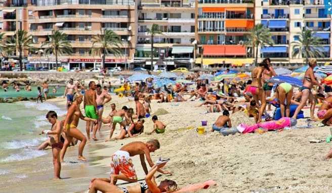 Der berühmte Strand von Palma de Mallorca soll bald ein neues Gesicht erhalten. Die Stadt will damit weg vom negativen »Ballermann«-Image der letzten Jahrzehnte Der berühmte Strand von Palma de Mallorca soll bald ein neues Gesicht erhalten. Die Stadt will damit weg vom negativen »Ballermann«-Image der letzten Jahrzehnte