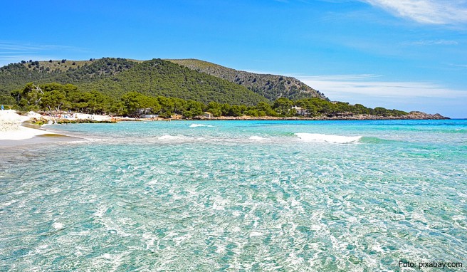 Für den Sprung ins Mittelmeer ist es noch zu kalt, aber auf Mallorca kann man im Winter schon Sonne tanken