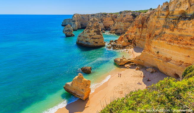 Felstürme am Marinha Beach