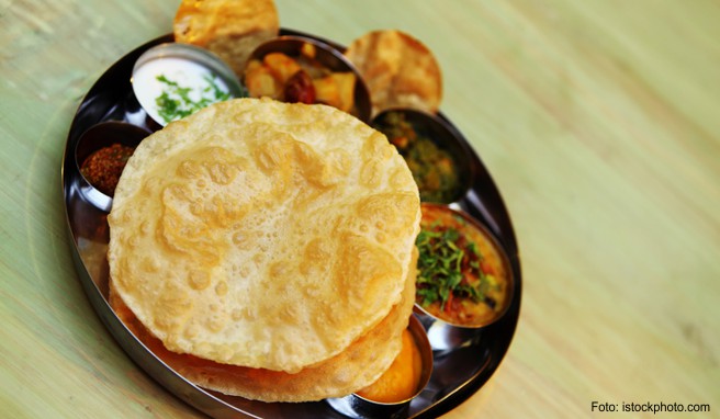 Streetfood in Mauritius  Köstliches Dholl Puri aus der Kiste