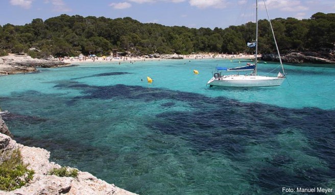 Bilderbuch-Buchten: Die Balearen - hier ein Bild von Menorca - sind nach wie vor der Renner beim Sommerurlaub