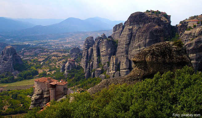 Ein Tagesausflug zu den Metéora-Klöstern lohnt sich. Sie liegen ca. 90 km westlich der Olympischen Riviera