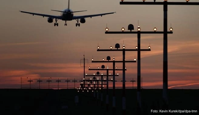 Startende und landende Flugzeuge in der Nähe des Hotels können die Erholung im Urlaub stark schmälern Startende und landende Flugzeuge in der Nähe des Hotels können die Erholung im Urlaub stark schmälern