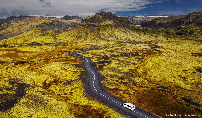 In Island erwarten Camping-Urlauber viele einsame Straßen, die sich durch atemberaubende Natur schlängeln.