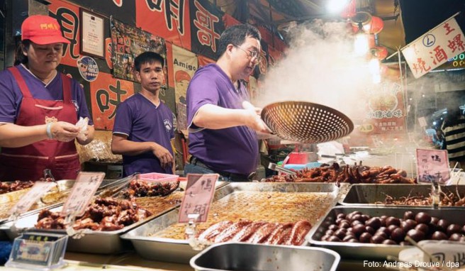 Erlebnis für die Sinne: Zischen und Dampfen gehört auf dem Ruiteng Night Market in Kaohsiung einfach mit dazu