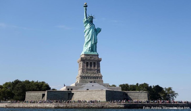 Die Freiheitsstatue in New York ist eine der bekanntesten Sehenswürdigkeiten der Welt