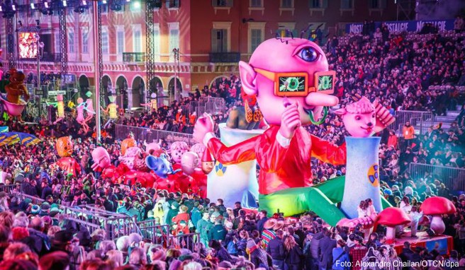 Karneval in Nizza Die Blumenschlacht ist ein großes Spektakel