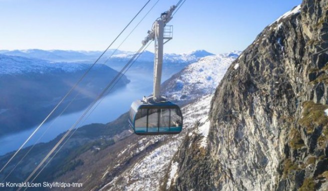 Norwegen  Mit der Seilbahn vom Fjord auf den Berg