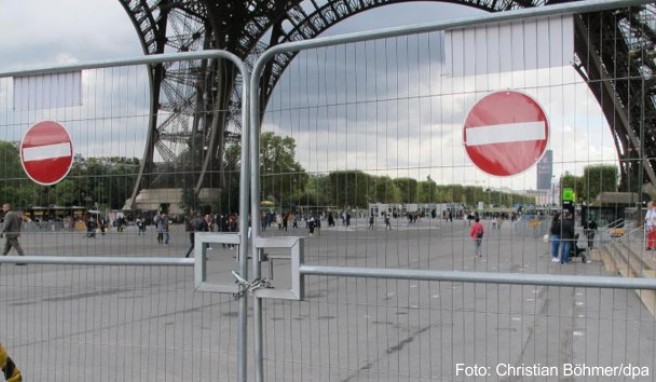 Paris  Mehr Schutz durch Glasmauer am Eiffelturm
