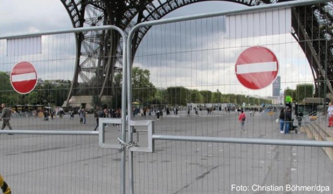 Paris Mehr Schutz durch Glasmauer am Eiffelturm