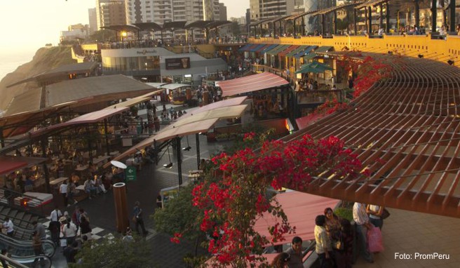 Miraflores, direkt am Pazifik gelegen, ist eines der Nobelviertel Limas