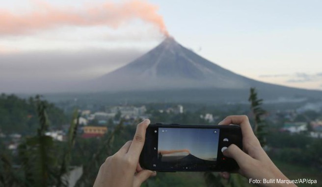 Philippinen  Urlauber müssen Region um Vulkan Mayon meiden