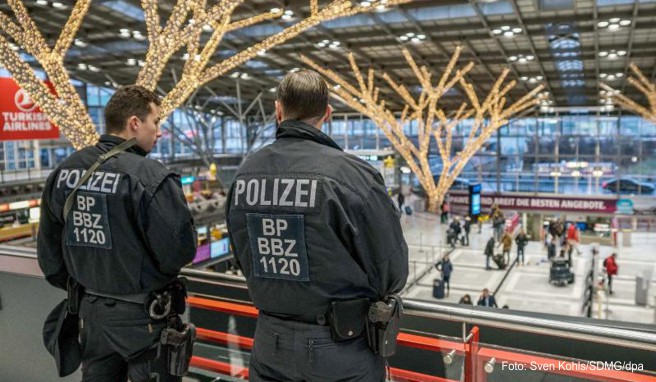 Nach Hinweisen auf Ausspähversuche sind die Sicherheitsmaßnahmen an mehreren deutschen Flughäfen verstärkt worden