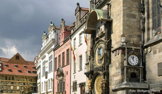 Prag  Altstädter Rathaus verschwindet hinter Gerüst
