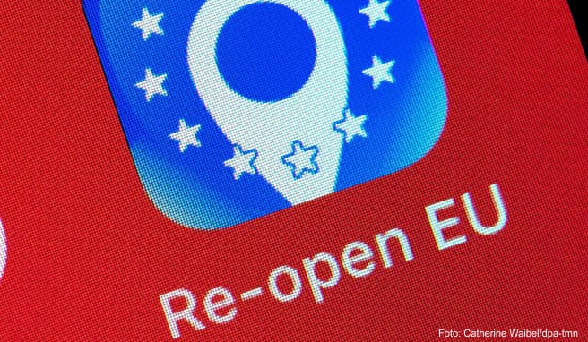 Die Info-Seite reopen.europa.eu/de - auch via App abrufbar - informiert Reisende über Corona-Regeln in Europa