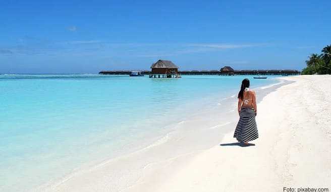 Reisetrends mit Corona Leere Mittelsitze und Urlaub in der Wüste