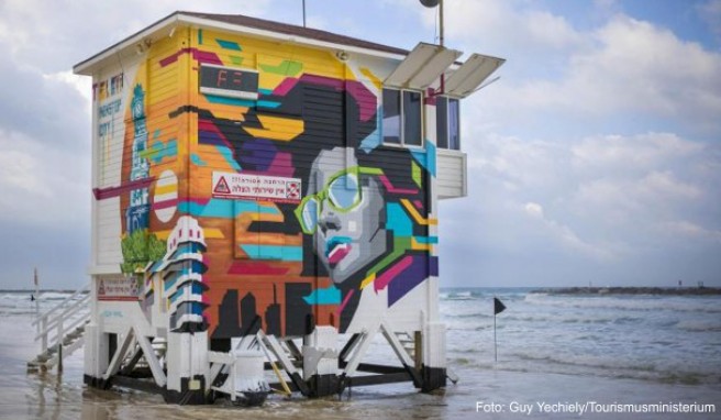 Tel Aviv  Rettungsturm am Strand in Mini-Hotel verwandelt