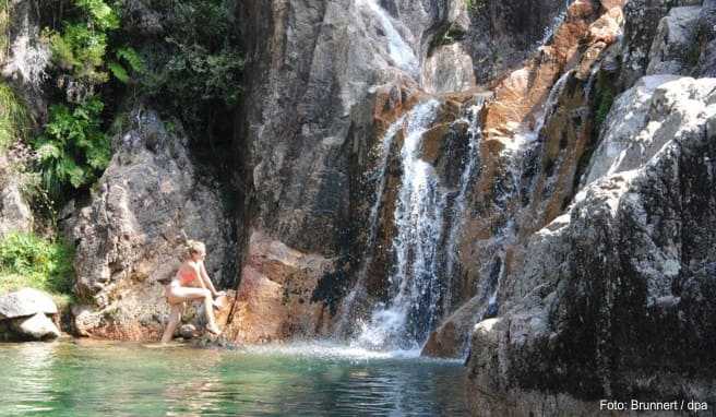 In den Badebuchten des Rio Homem in Portugal können sich Wanderer abkühlen.