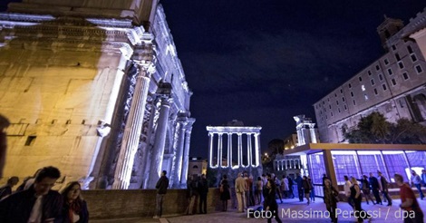 Rom: Neue Nachttouren mit Beleuch- tung im Forum Romanum