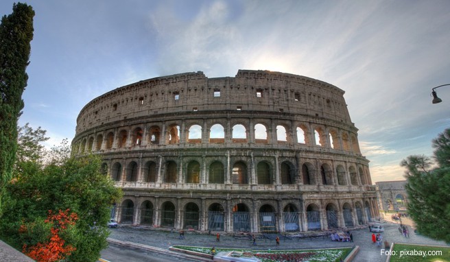 Das Kolosseum in Rom ist das größte je gebaute Amphitheater der Welt