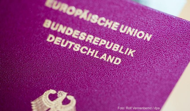 Für das elektronische Visum reicht es aus, den Reisepass einzuscannen und ihn auf der Antragsseite hochzuladen