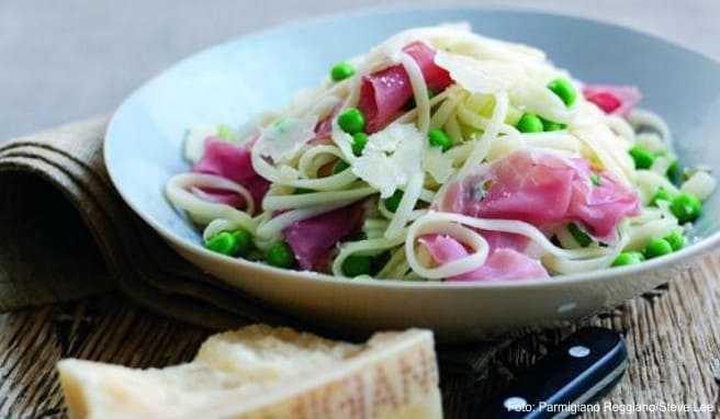 Pasta, Parmesan und Parmaschinken - viel mehr braucht es nicht, für eine ebenso typische wie schmackhafte Mahlzeit der Region