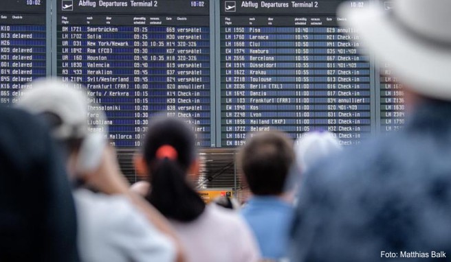 Fällt eine Maschine wegen schlechtem Wetter aus, muss sich die Airline ausreichend um Ersatz kümmern. Andernfalls steht den betroffenen Fluggästen eine Entschädigung zu