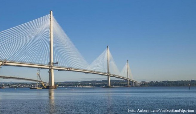 Schottland  Neue Brücke über den Firth of Forth eröffnet